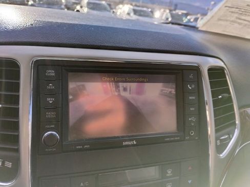 Used 2011 Jeep Grand Cherokee Limited w/ Luxury Group II image 22