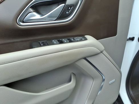 Used 2022 Chevrolet Suburban LT image 17