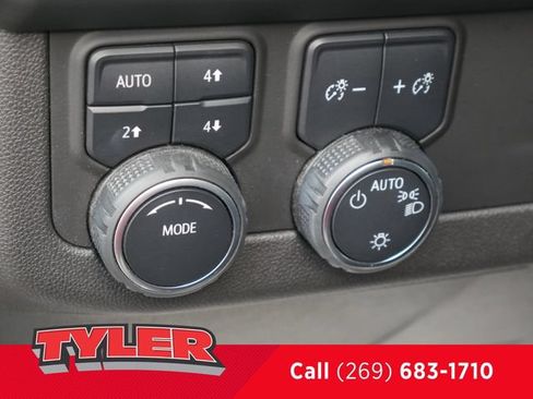 Used 2021 Chevrolet Suburban Z71 AWD/4WD image 27