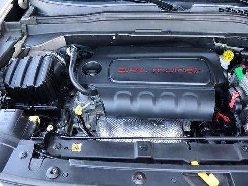 Used 2015 Jeep Renegade Latitude w/ Popular Equipment Group AWD/4WD image 38