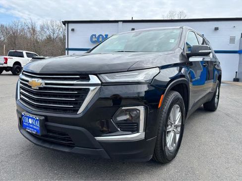 Used 2023 Chevrolet Traverse LT image 2