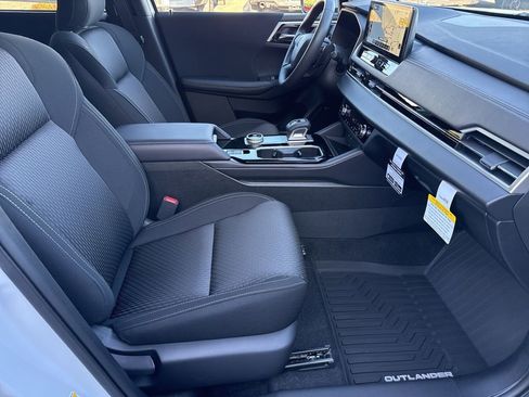 New 2026 Mitsubishi Outlander ES image 24