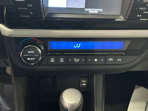 Used 2015 Toyota Corolla LE image 21