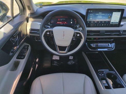 New 2026 Lincoln Corsair Premiere image 16