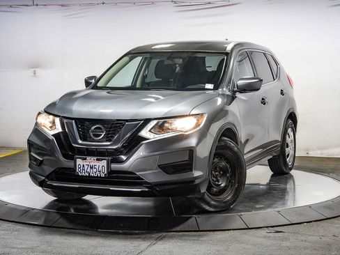 Used 2017 Nissan Rogue S FWD image 1