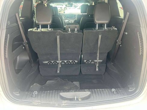 Used 2025 Chrysler Pacifica Select FWD image 18