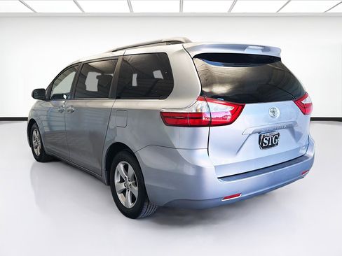 Used 2017 Toyota Sienna LE image 6