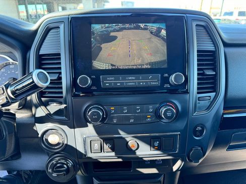 Used 2022 Nissan Titan SV image 14