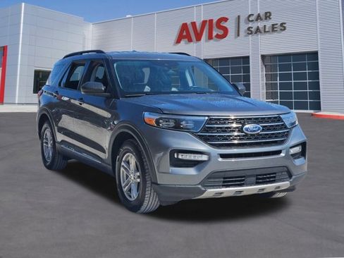 Used 2024 Ford Explorer XLT w/ Equipment Group 202A image 3