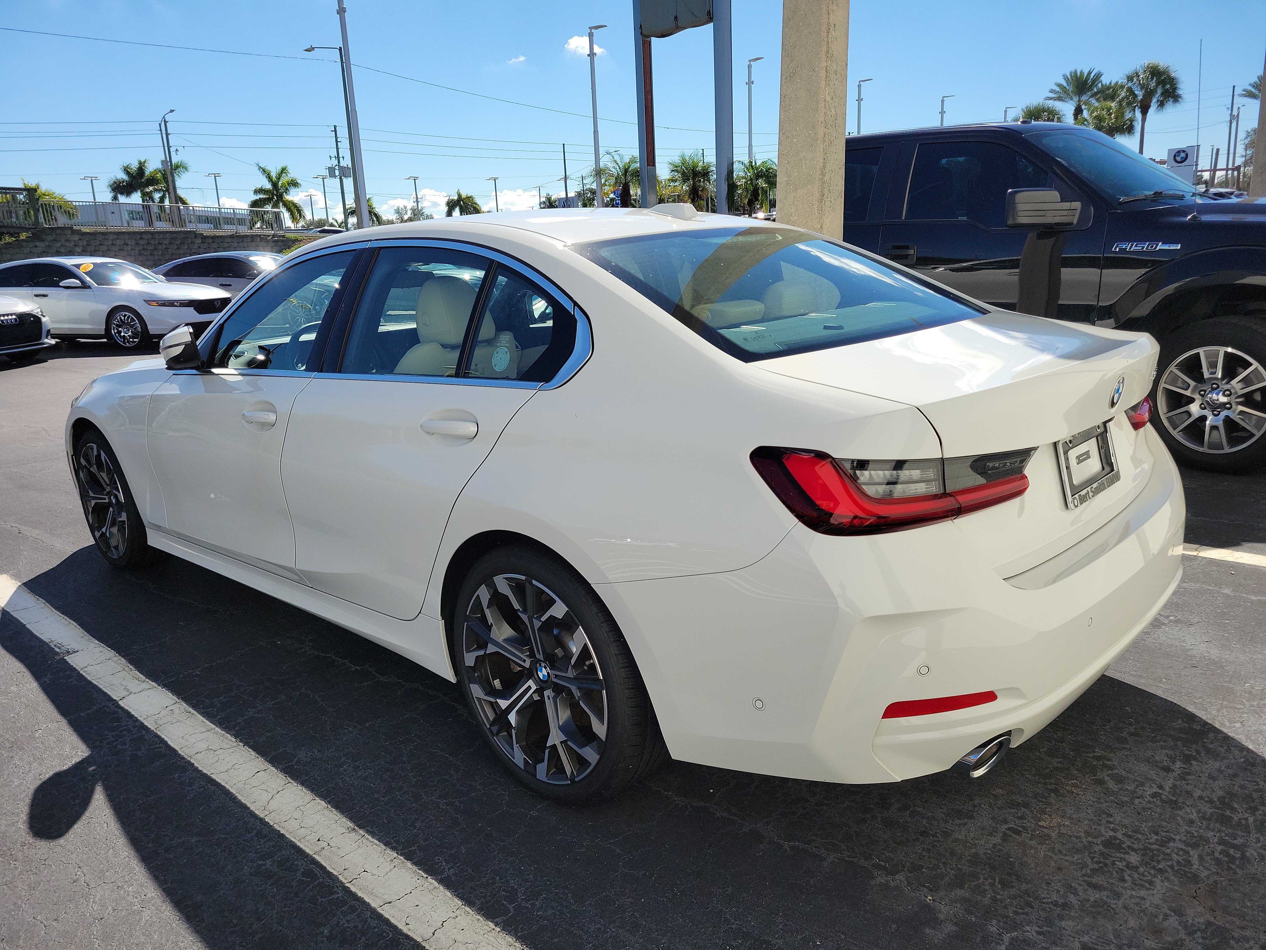 Used 2026 BMW 330i Sedan w/ Convenience Package RWD image 4