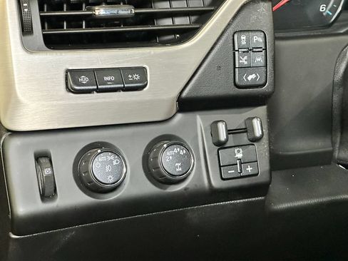 Used 2020 GMC Yukon Denali w/ Denali Ultimate Package AWD/4WD image 26