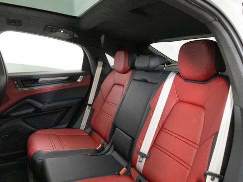 Used 2026 Porsche Cayenne GTS AWD/4WD image 34