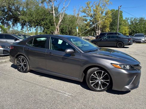 Used 2020 Toyota Camry SE image 6