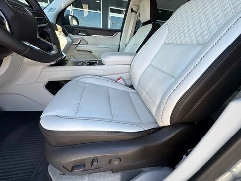 Used 2024 GMC Acadia Denali w/ Super Cruise Package FWD image 11