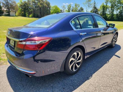 Used 2017 Honda Accord EX image 6