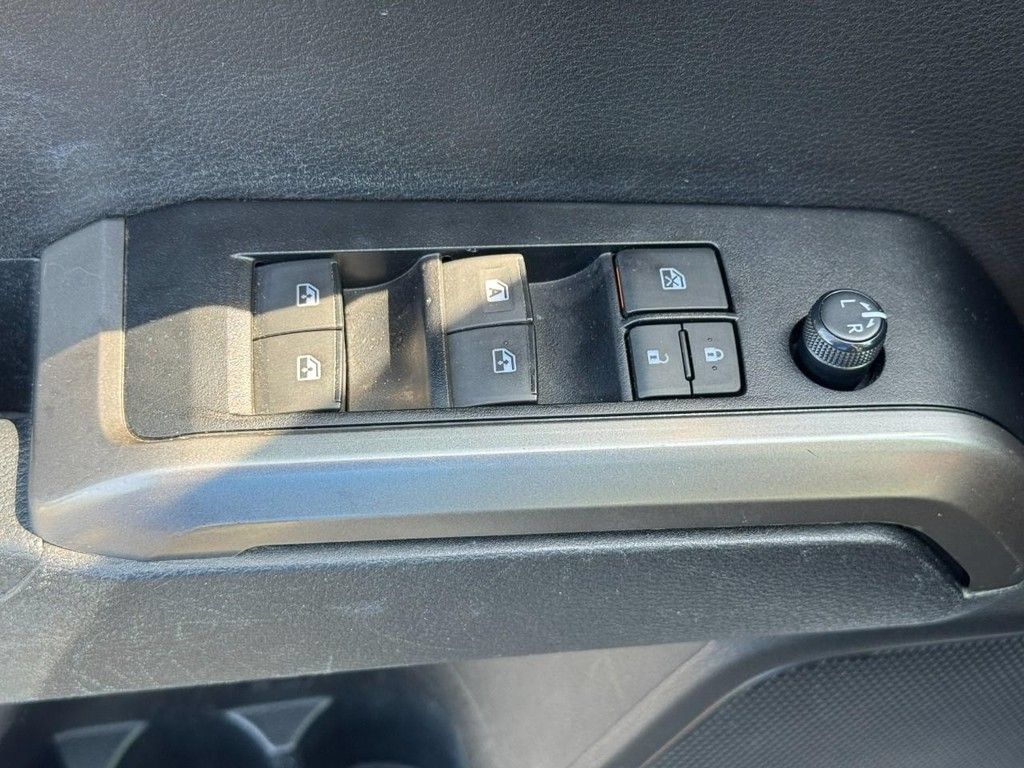 Used 2022 Toyota Tacoma SR5 AWD/4WD image 19