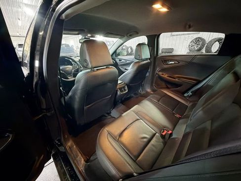Used 2016 Chevrolet Malibu LT FWD image 9