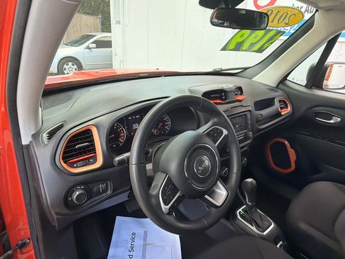 Used 2019 Jeep Renegade Sport image 17