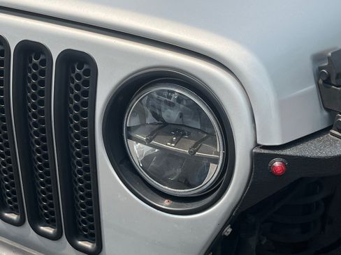 Used 2004 Jeep Wrangler 4WD w/ Dual Top Group image 11