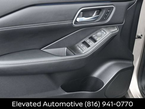 Certified 2026 Nissan Rogue Platinum w/ Platinum Premium Package AWD/4WD image 16