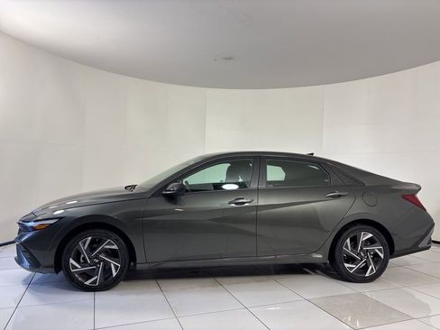 New 2025 Hyundai Elantra SEL FWD image 2