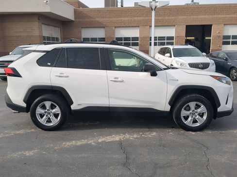 Used 2019 Toyota RAV4 LE image 6