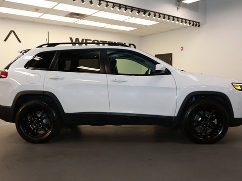 Used 2021 Jeep Cherokee Limited image 8