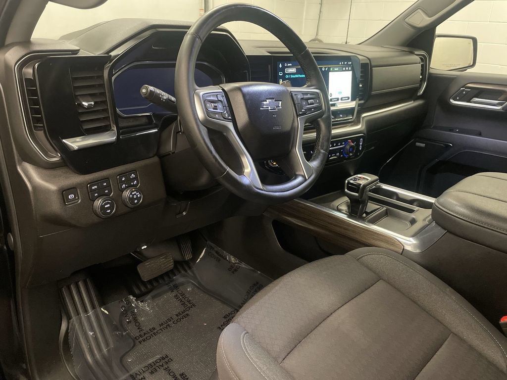 Used 2024 Chevrolet Silverado 1500 RST AWD/4WD image 4