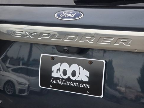 Used 2022 Ford Explorer Platinum w/ Technology Package AWD/4WD image 33