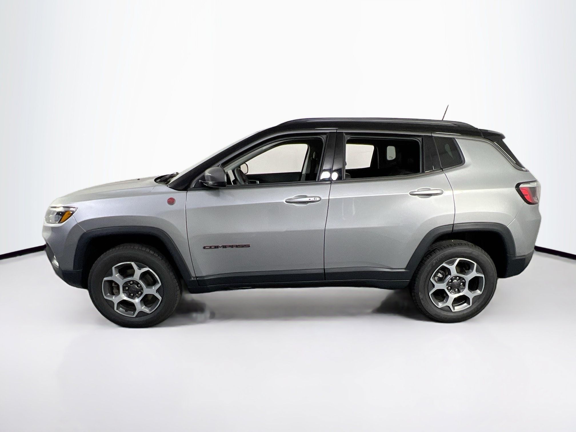 Used 2022 Jeep Compass Trailhawk AWD/4WD image 8