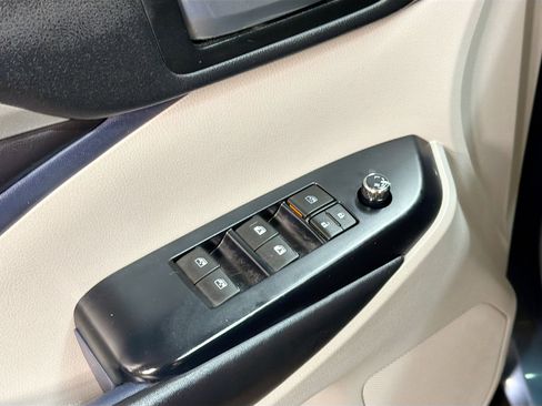 Used 2018 Toyota Highlander XLE image 15