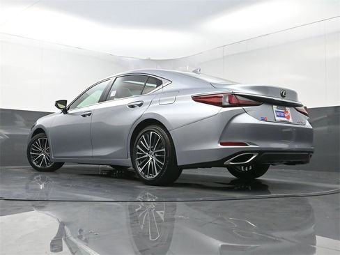 Used 2024 Lexus ES 350 w/ Premium Package image 31