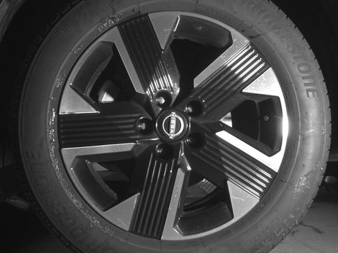 Used 2025 Nissan Kicks SV image 12