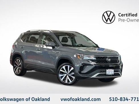Certified 2022 Volkswagen Taos SE FWD image 1