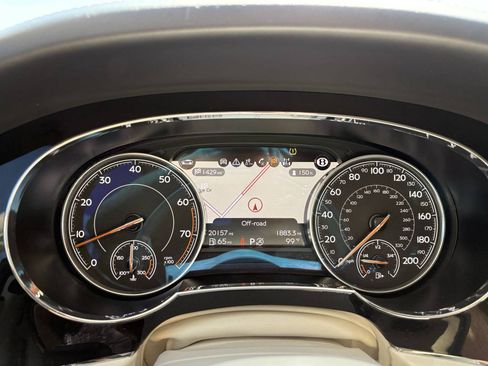Used 2017 Bentley Bentayga AWD/4WD image 23