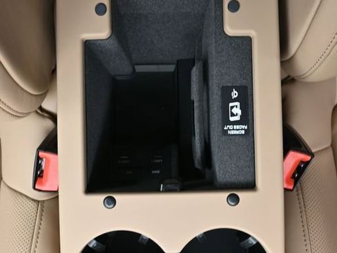 Certified 2026 Porsche Macan image 25