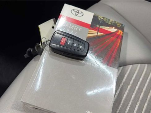 Used 2021 Toyota Camry SE w/ Convenience Package image 32