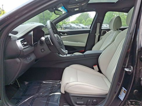 Certified 2025 Genesis G70 3.3T Advanced image 14