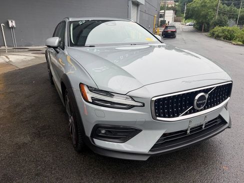 Certified 2024 Volvo V60 B5 Cross Country Plus w/ Protection Package Premier AWD/4WD image 6