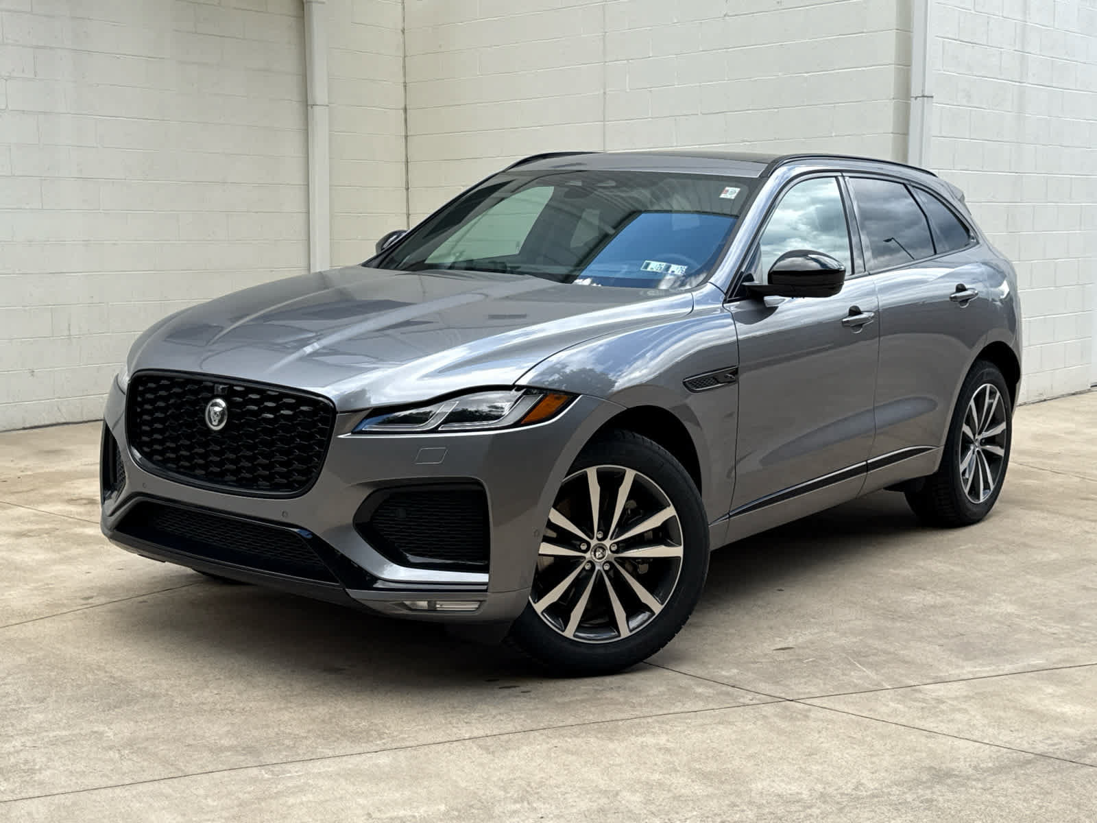 Used 2026 Jaguar F-PACE R-Dynamic S AWD/4WD image 1