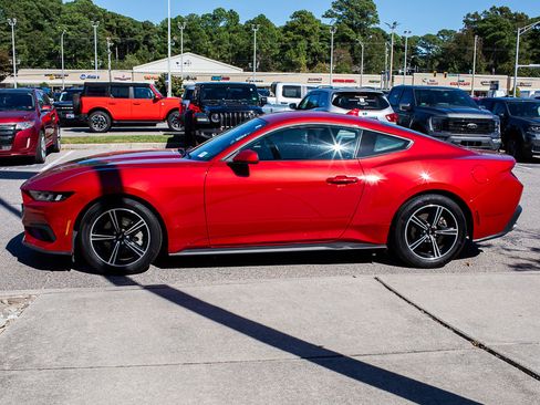 Used 2024 Ford Mustang Coupe image 3