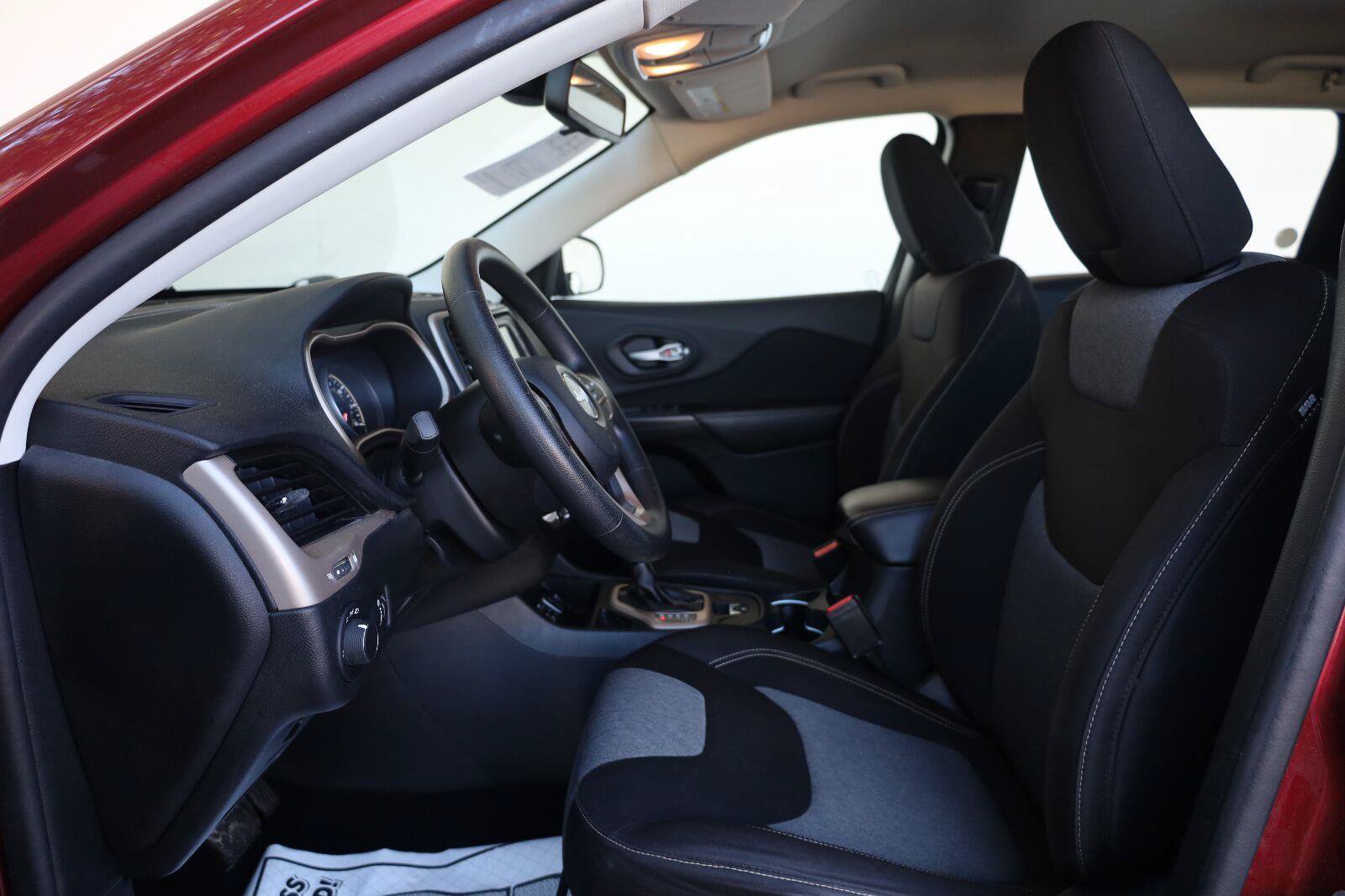 Used 2014 Jeep Cherokee Sport FWD image 17