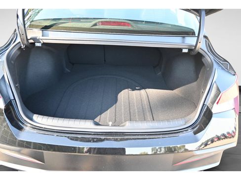Used 2025 Hyundai Elantra Limited FWD image 9