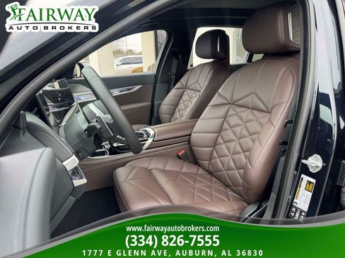 Used 2025 BMW 740i xDrive AWD/4WD image 9