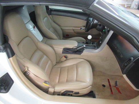 Used 2006 Chevrolet Corvette Convertible w/ Preferred Equipment Group RWD image 22