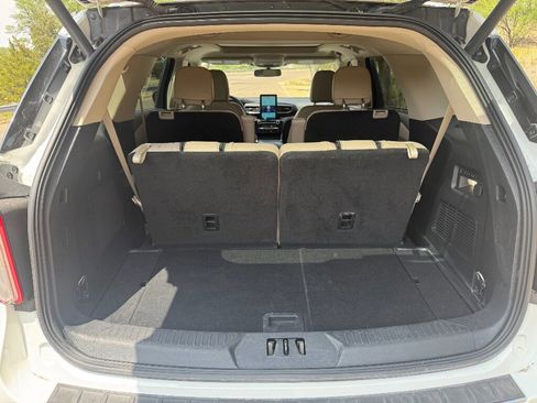 Used 2023 Ford Explorer Limited w/ Limited Technology Package RWD image 7