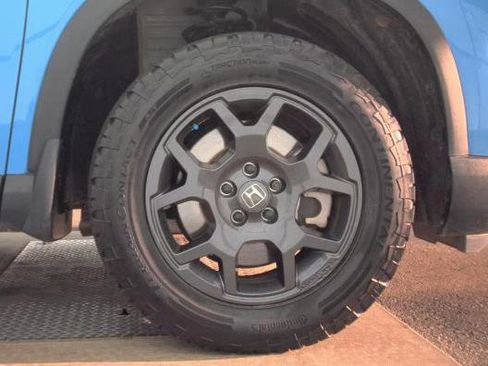 Used 2025 Honda Pilot TrailSport image 8