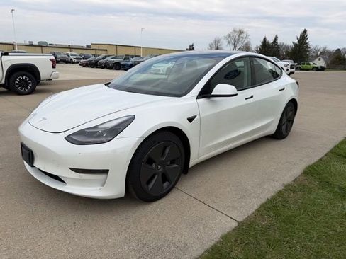 Used 2021 Tesla Model 3 Standard Range Plus image 3