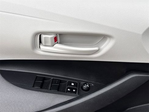 Used 2025 Toyota Corolla LE image 25