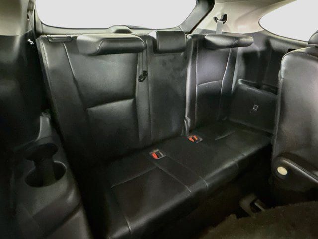Used 2023 Toyota Highlander Platinum FWD image 27